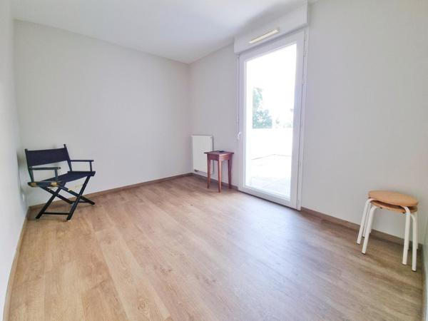 Procé T4 lumineux avec terrasse, 2 stationnements