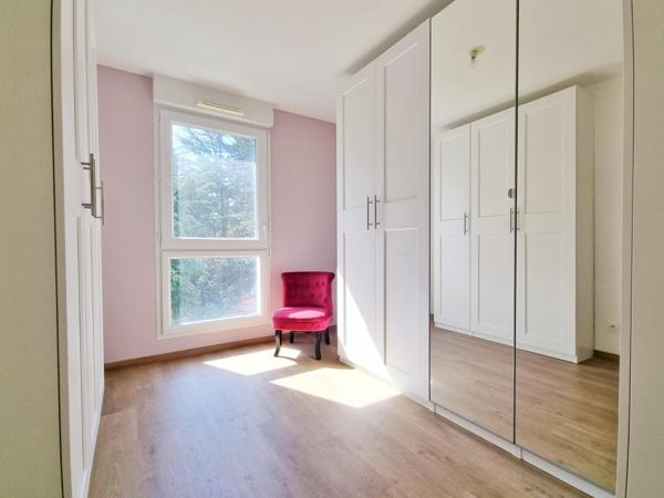 Procé T4 lumineux avec terrasse, 2 stationnements