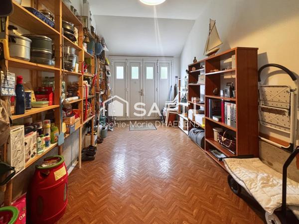 Pavillon rénové avec trois garages