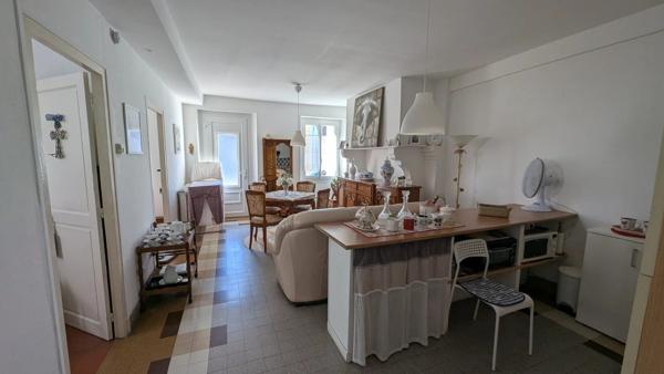 Vente                                                      Maison
                        
                     7 pièces                      168 m2                     à Salbris