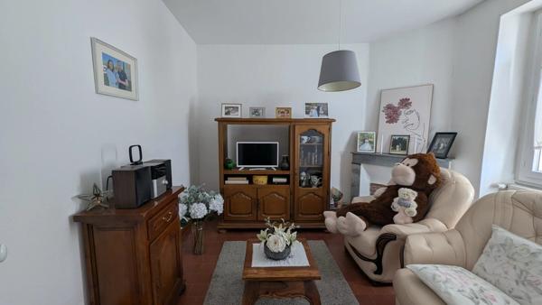 Vente                                                      Maison
                        
                     7 pièces                      168 m2                     à Salbris