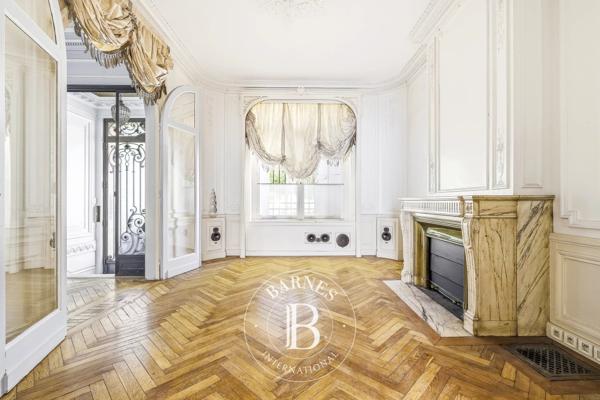 Bordeaux, Hôtel particulier 5 Chambres -  320 m² à vendre