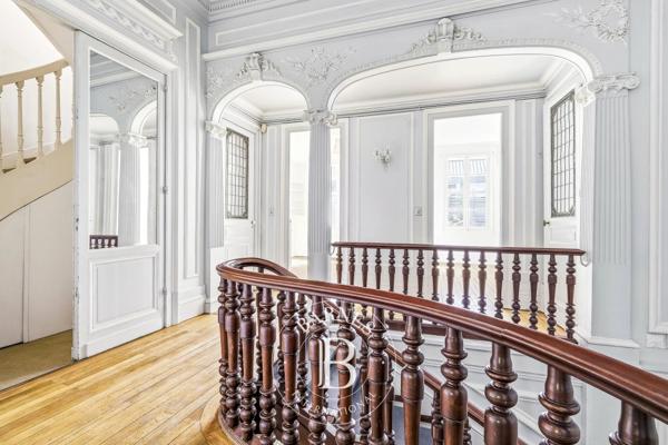 Bordeaux, Hôtel particulier 5 Chambres -  320 m² à vendre