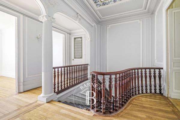 Bordeaux, Hôtel particulier 5 Chambres -  320 m² à vendre