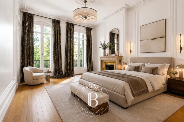 Bordeaux, Hôtel particulier 5 Chambres -  320 m² à vendre