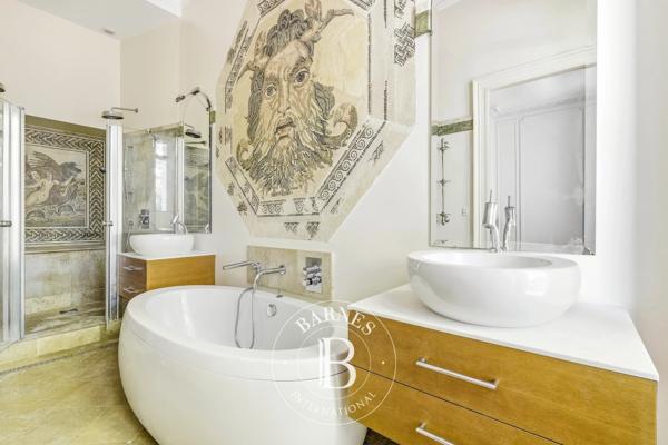 Bordeaux, Hôtel particulier 5 Chambres -  320 m² à vendre