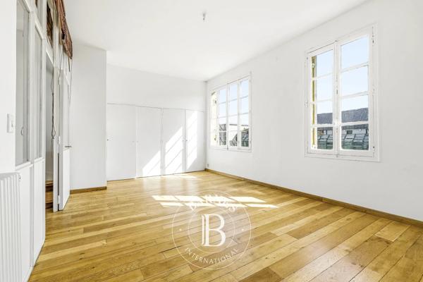 Bordeaux, Hôtel particulier 5 Chambres -  320 m² à vendre