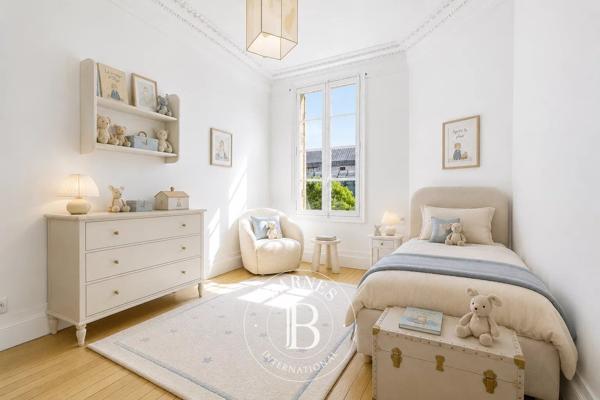 Bordeaux, Hôtel particulier 5 Chambres -  320 m² à vendre