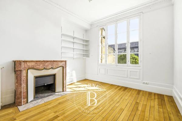 Bordeaux, Hôtel particulier 5 Chambres -  320 m² à vendre