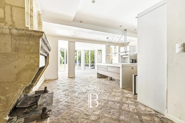 Bordeaux, Hôtel particulier 5 Chambres -  320 m² à vendre