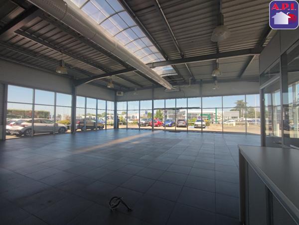 Pamiers - Village Automobile - Local commercial 400m² environ