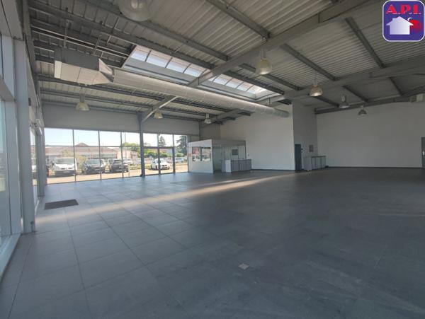 Pamiers - Village Automobile - Local commercial 400m² environ