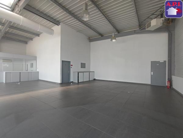 Pamiers - Village Automobile - Local commercial 400m² environ
