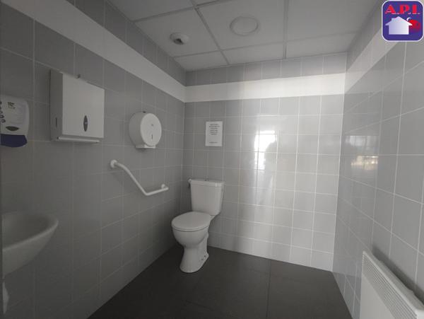 Pamiers - Village Automobile - Local commercial 400m² environ