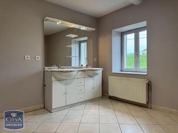 Maison à louer 6 pièces 157.16m² Juliénas (69840)