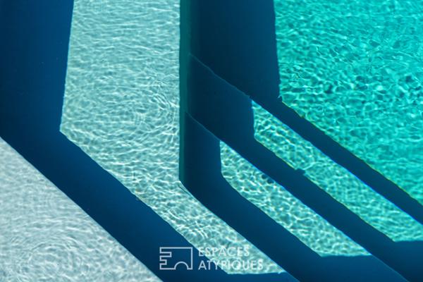 Maison contemporaine avec piscine en lisière d’un bois