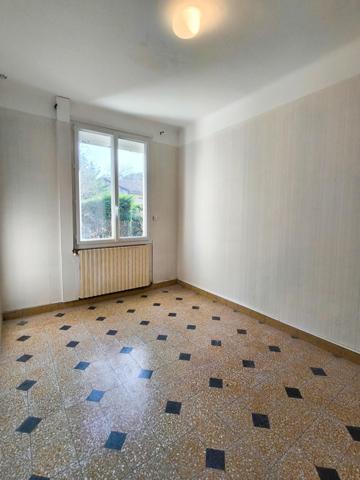 maison de plain pied dans quartier résidentiel