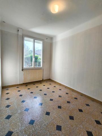 maison de plain pied dans quartier résidentiel