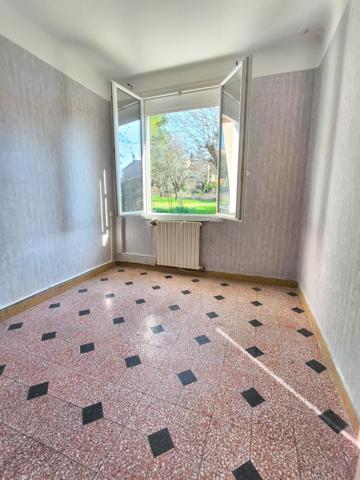 maison de plain pied dans quartier résidentiel