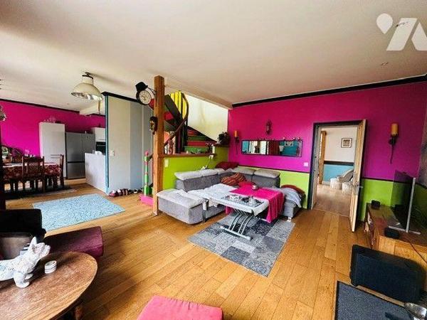 Sur la commune de Trébeurden, cette maison de caractère de 125m2 allie le charme de l'ancien et...