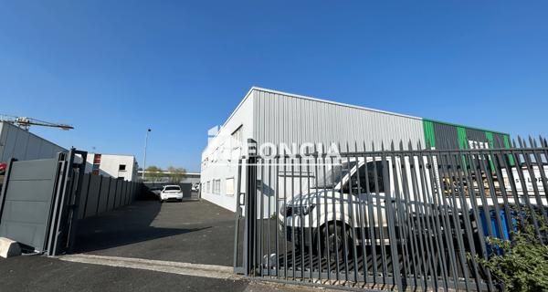 Location Local commercial 1 pièce 8 m² - Corbeil-essonnes 91100