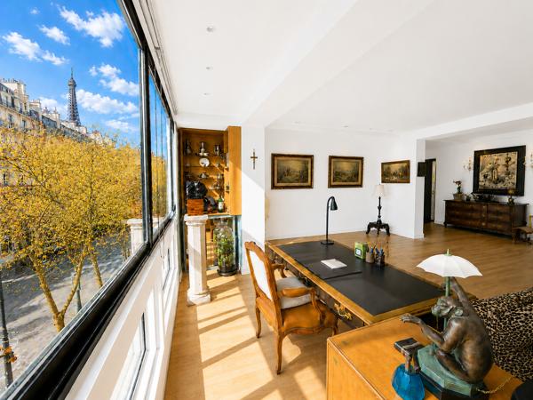 Appartement
         3 pièces
        - 112 m² Bien prestige 1 759 000 € *