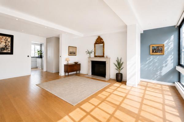 Appartement
         3 pièces
        - 112 m² Bien prestige 1 759 000 € *