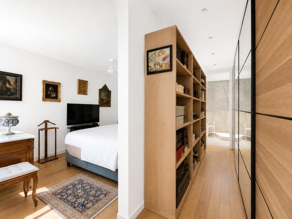 Appartement
         3 pièces
        - 112 m² Bien prestige 1 759 000 € *