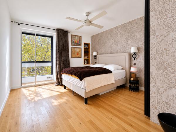 Appartement
         3 pièces
        - 112 m² Bien prestige 1 759 000 € *