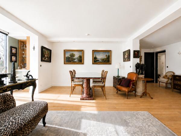 Appartement
         3 pièces
        - 112 m² Bien prestige 1 759 000 € *
