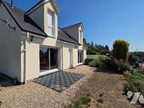 OISSEL SECTEUR PRISE, maison de 2013 d'~86m², sur un terrain d'~500m², 3 chambres, sous sol.