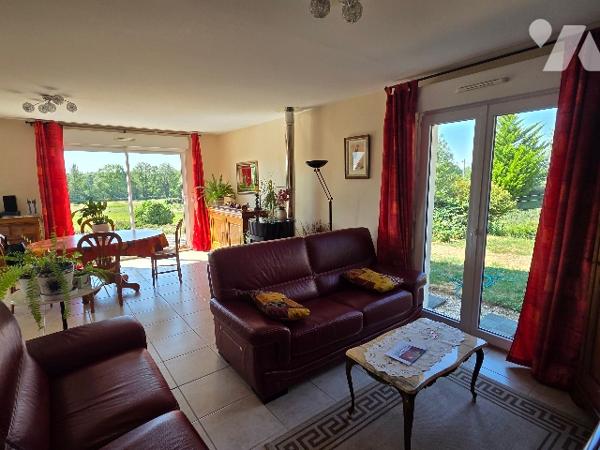 OISSEL SECTEUR PRISE, maison de 2013 d'~86m², sur un terrain d'~500m², 3 chambres, sous sol.