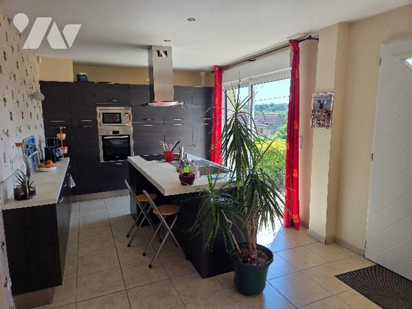 OISSEL SECTEUR PRISE, maison de 2013 d'~86m², sur un terrain d'~500m², 3 chambres, sous sol.