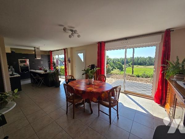 OISSEL SECTEUR PRISE, maison de 2013 d'~86m², sur un terrain d'~500m², 3 chambres, sous sol.
