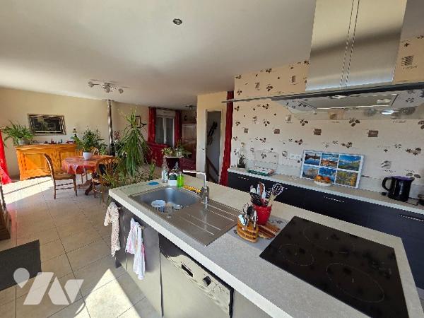 OISSEL SECTEUR PRISE, maison de 2013 d'~86m², sur un terrain d'~500m², 3 chambres, sous sol.