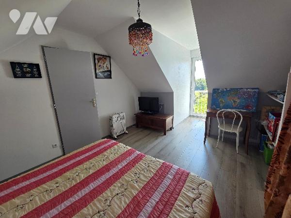 OISSEL SECTEUR PRISE, maison de 2013 d'~86m², sur un terrain d'~500m², 3 chambres, sous sol.