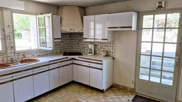 Ancien moulin, 3 à 4 chambres avec terrain boisé