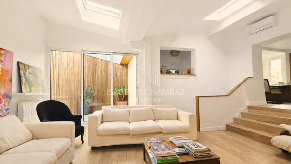 Maison
         6 pièces
        - 222 m² Bien prestige 1 150 000 € *