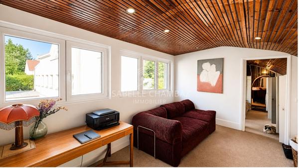 Maison
         6 pièces
        - 222 m² Bien prestige 1 150 000 € *