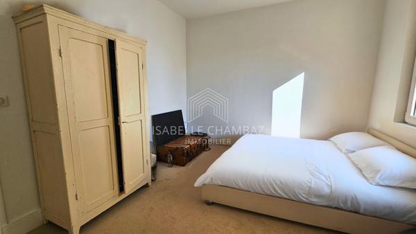 Maison
         6 pièces
        - 222 m² Bien prestige 1 150 000 € *