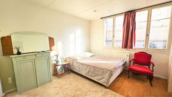 Maison
         6 pièces
        - 222 m² Bien prestige 1 150 000 € *