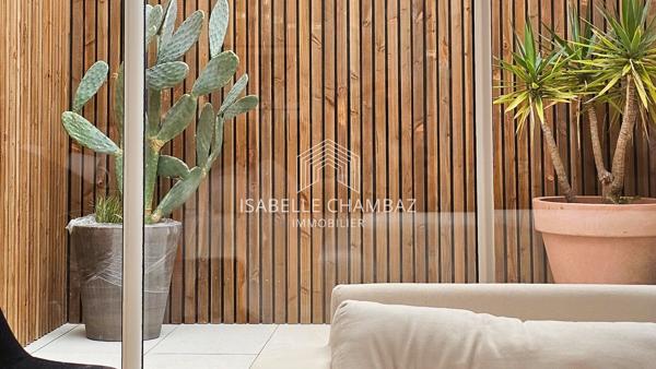 Maison
         6 pièces
        - 222 m² Bien prestige 1 150 000 € *