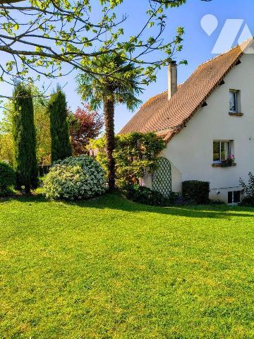 IFS BOURG - Dans un secteur résidentiel et calme une maison familiale sur une parcelle de 1027m...