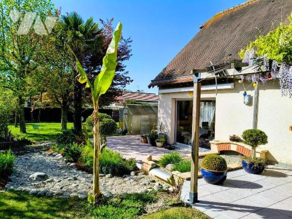 IFS BOURG - Dans un secteur résidentiel et calme une maison familiale sur une parcelle de 1027m...