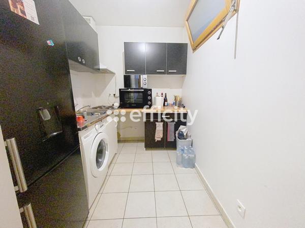 Appartement
         2 pièces
        - 50 m² 300 000 € *