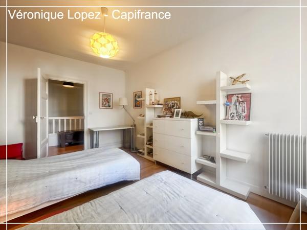 Agen coeur de ville, quartier Cathédrale, au calme dans une impasse, grand appartement de 161,70 m² Loi Carrez avec 7 pièces principales