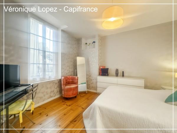 Agen coeur de ville, quartier Cathédrale, au calme dans une impasse, grand appartement de 161,70 m² Loi Carrez avec 7 pièces principales