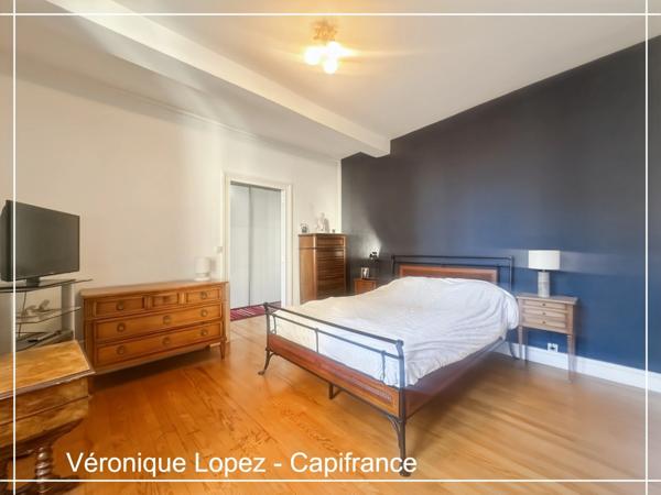 Agen coeur de ville, quartier Cathédrale, au calme dans une impasse, grand appartement de 161,70 m² Loi Carrez avec 7 pièces principales