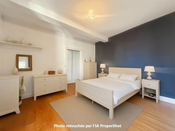 Agen coeur de ville, quartier Cathédrale, au calme dans une impasse, grand appartement de 161,70 m² Loi Carrez avec 7 pièces principales