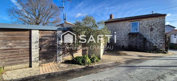 Charme, authenticité pour cette jolie maison familiale de 107m² hab avec 3 chambres, extérieur et piscine en village.